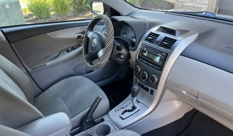 2012 Toyota Corolla LE full