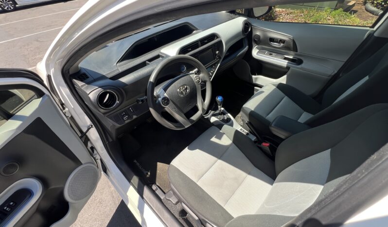 2012 Toyota Prius c Three full