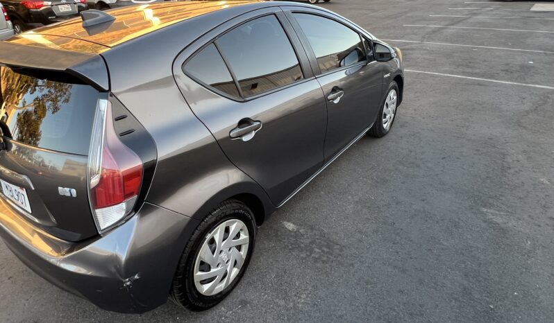 2015 Toyota Prius c Base full