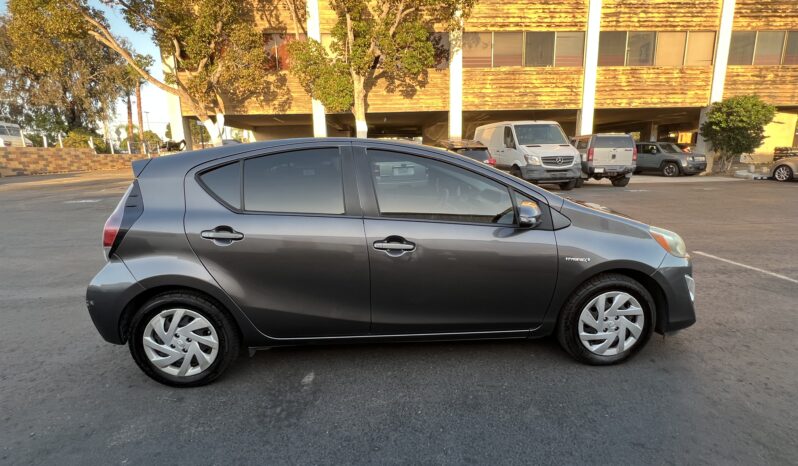 2015 Toyota Prius c Base full