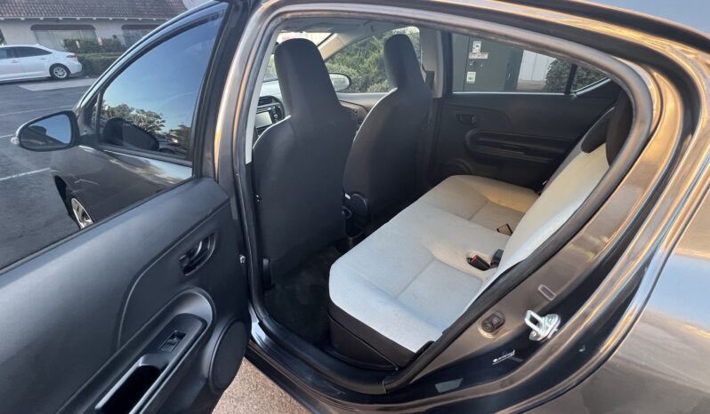 2015 Toyota Prius c Base full