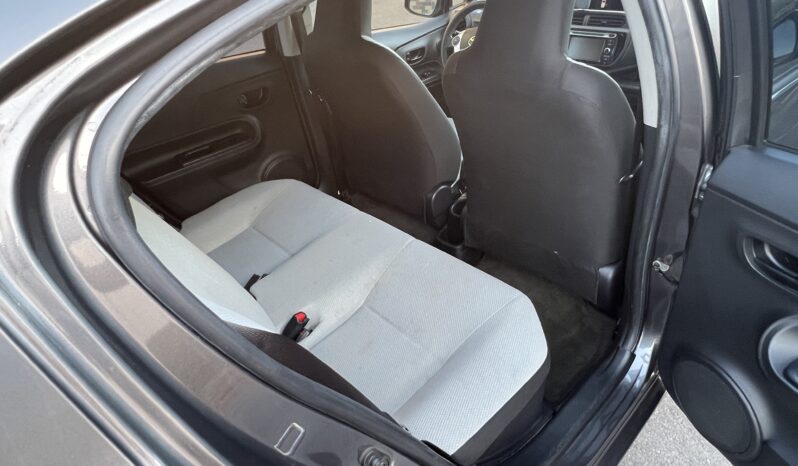 2015 Toyota Prius c Base full