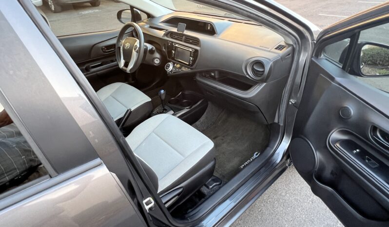 2015 Toyota Prius c Base full